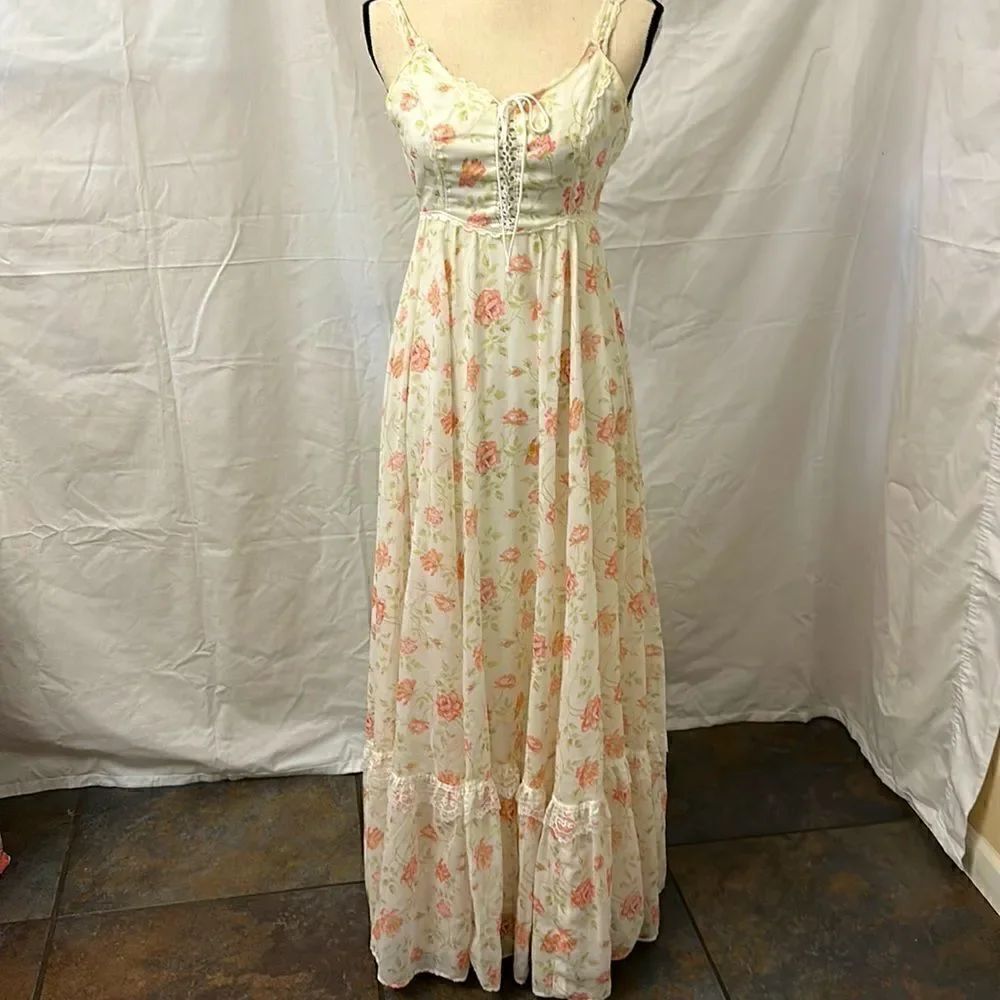 Vintage Gunne Sax Rose bush lace up dress size 5